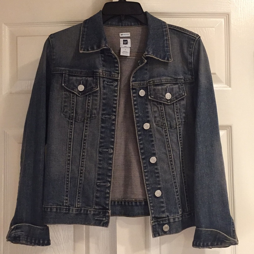 Women’s GAP original blue jean jacket. EUC SZ S